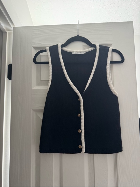 Abercrombie & Fitch Tops - Abercrombie & Fitch Black Knit Vest with White Trim